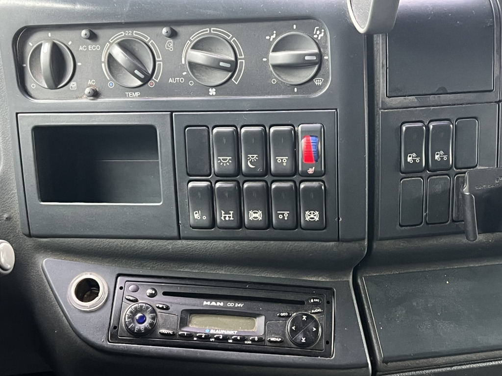 MAN TGA 26.440 6x2 LL Retarder Kran Palfinger 20002 - Camion centinato, Camion con gru: foto 2 MAN TGA 26.440 6x2 LL Retarder Kran Palfinger 20002 - Camion centinato, Camion con gru: foto 2