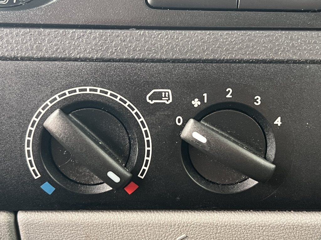 VW T5 Kombi 2,0 TDI BlueMotion Klima 9-Sitzer - Autovettura: foto 2 VW T5 Kombi 2,0 TDI BlueMotion Klima 9-Sitzer - Autovettura: foto 2