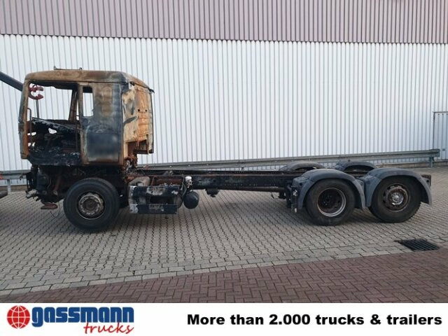 MAN TGA 26.440 6x2 BL Brandschaden - Autocarro telaio: foto 4 MAN TGA 26.440 6x2 BL Brandschaden - Autocarro telaio: foto 4