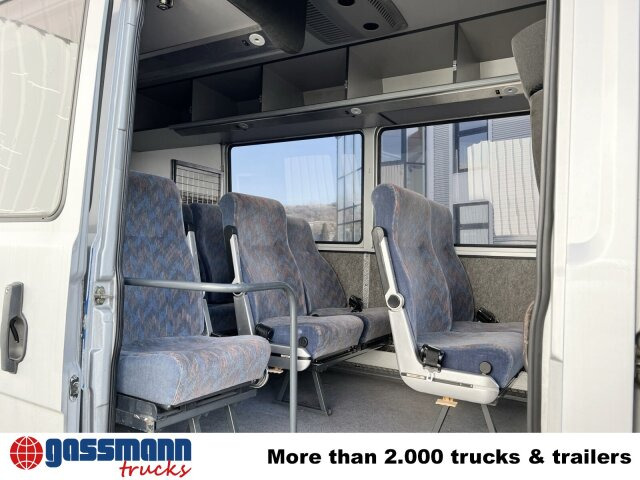 Mercedes-Benz 711 D-KA 4x2, Standklima, 11-Sitze, 2 x on stock - Minibus, Pulmino: foto 4 Mercedes-Benz 711 D-KA 4x2, Standklima, 11-Sitze, 2 x on stock - Minibus, Pulmino: foto 4