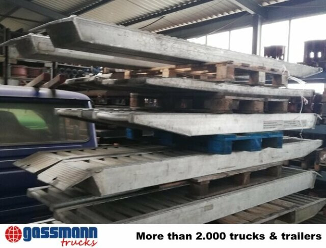 Versch. Alu Auffahrrampen - Rampa di carico: foto 2 Versch. Alu Auffahrrampen - Rampa di carico: foto 2