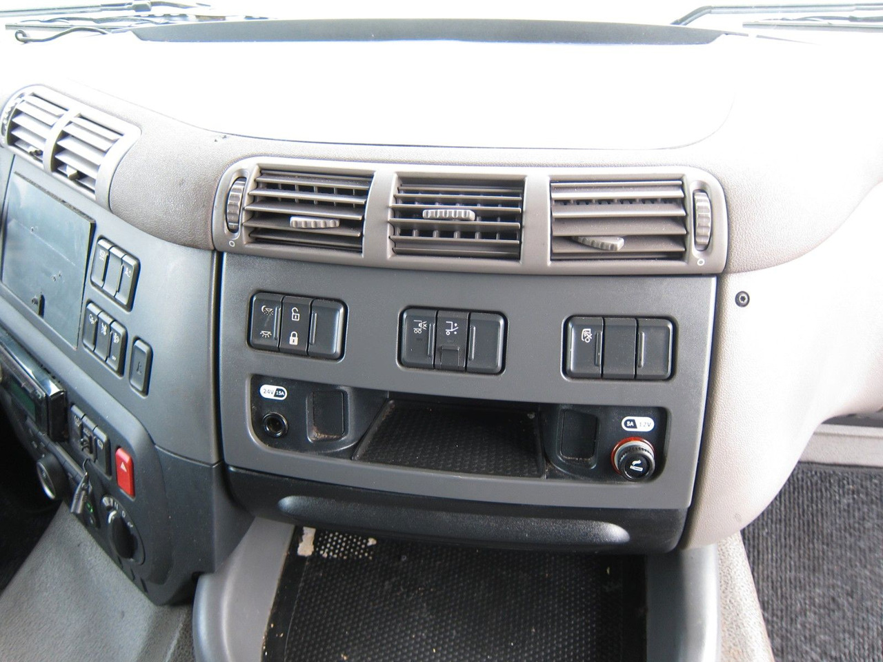 Camion centinato DAF CF 230 19T Schiebeplane LDW Portalturen: foto 10