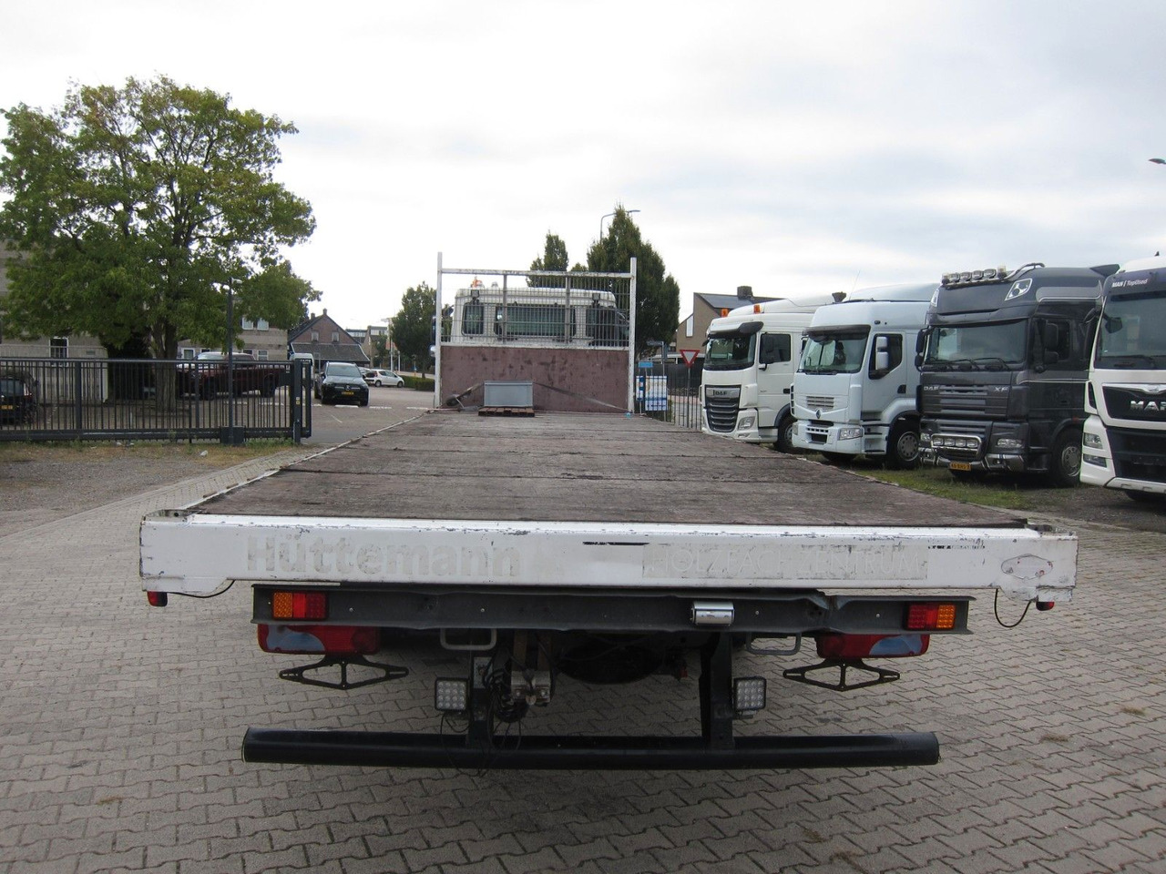 MAN TGM 26 340 6X2*4 BL Plateau Manual - Autocarro con pianale/ Cassone fisso: foto 4 MAN TGM 26 340 6X2*4 BL Plateau Manual - Autocarro con pianale/ Cassone fisso: foto 4