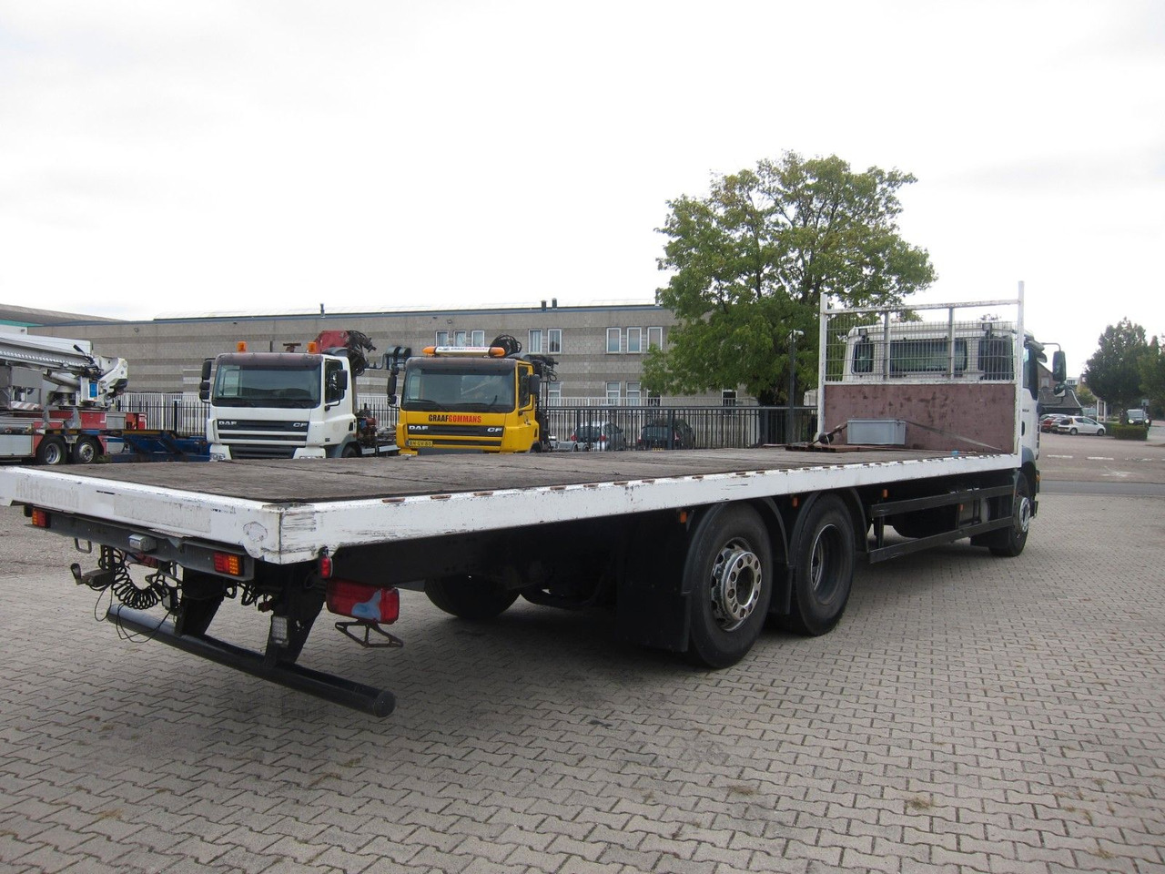 MAN TGM 26 340 6X2*4 BL Plateau Manual - Autocarro con pianale/ Cassone fisso: foto 5 MAN TGM 26 340 6X2*4 BL Plateau Manual - Autocarro con pianale/ Cassone fisso: foto 5