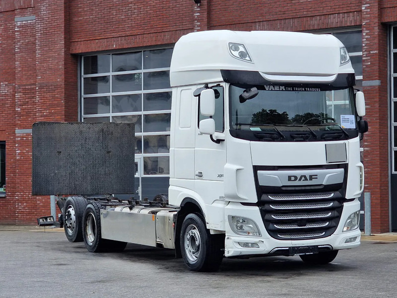 DAF XF 530 SuperSpaceCab 6x2*4 - Chassis 740 cm - Loadlift - Steering axle - Leather - - Autocarro telaio: foto 1 DAF XF 530 SuperSpaceCab 6x2*4 - Chassis 740 cm - Loadlift - Steering axle - Leather - - Autocarro telaio: foto 1