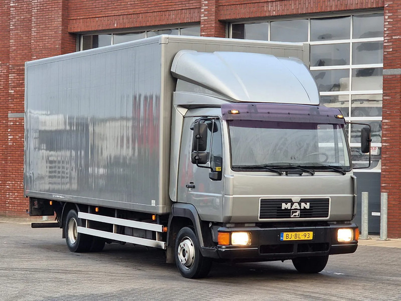 MAN TGL 12.220 LL 4x2 Box , loading lift - Autocarro furgonato: foto 1 MAN TGL 12.220 LL 4x2 Box , loading lift - Autocarro furgonato: foto 1