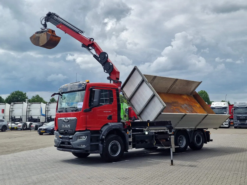 MAN TGS 26.360 6x4 Hydrodrive / Crane HMF1920K-RCS / 3 way tipper HMF / Low KM 110.700! - Camion con gru: foto 3 MAN TGS 26.360 6x4 Hydrodrive / Crane HMF1920K-RCS / 3 way tipper HMF / Low KM 110.700! - Camion con gru: foto 3