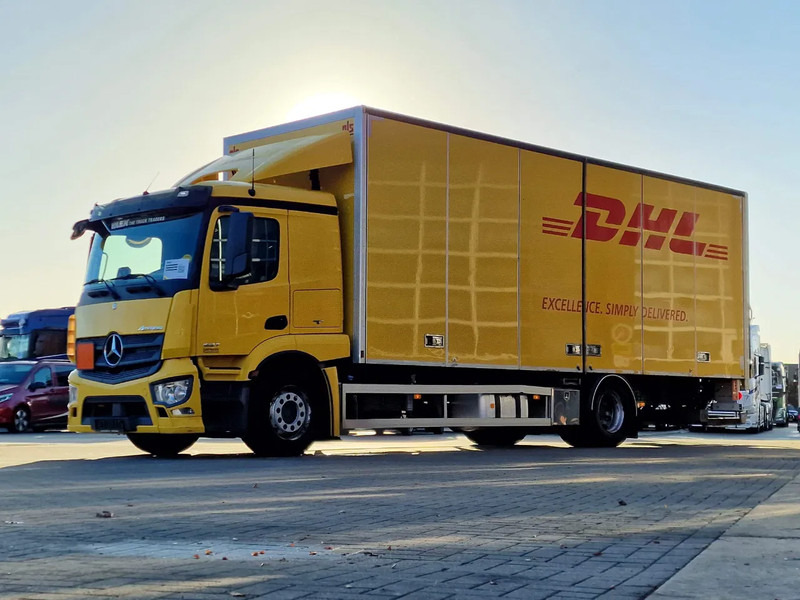 Mercedes-Benz Actros 1827 4x2 Sleepercab - Box with side doors - Loadlift - Low KM - Full air - A/C - Autocarro furgonato: foto 3 Mercedes-Benz Actros 1827 4x2 Sleepercab - Box with side doors - Loadlift - Low KM - Full air - A/C - Autocarro furgonato: foto 3