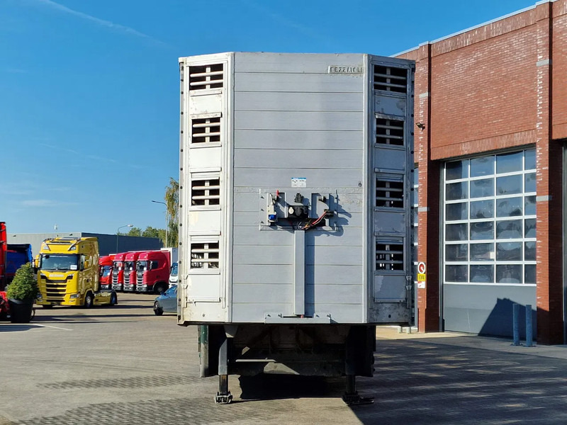 Pezzaioli 5 deck livestock trailer - Water & Ventilation - Loadlift - Folding floors - BPW Axle - 155M3 - Semirimorchio trasporto bestiame: foto 5 Pezzaioli 5 deck livestock trailer - Water & Ventilation - Loadlift - Folding floors - BPW Axle - 155M3 - Semirimorchio trasporto bestiame: foto 5