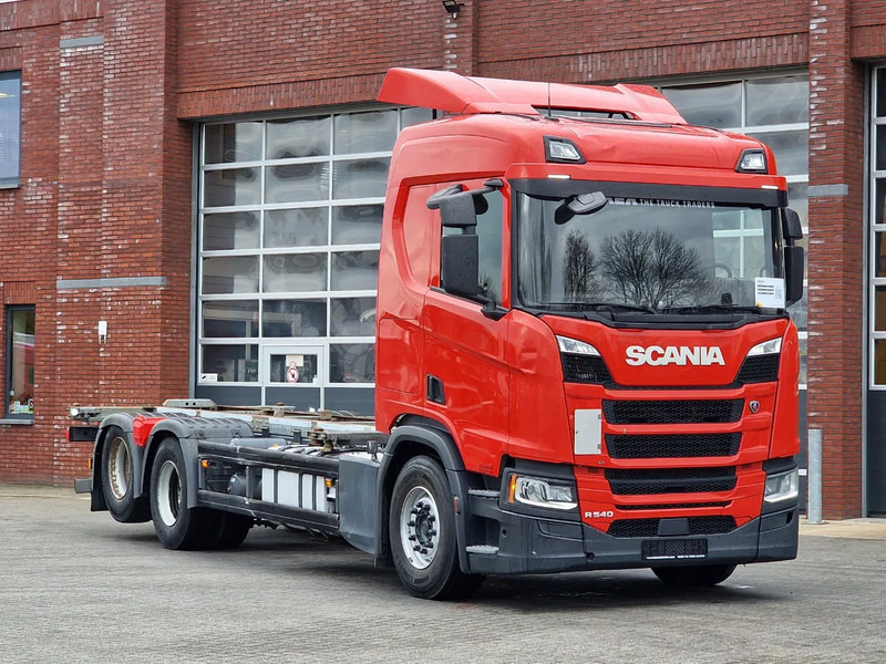 Scania R540 NGS 6x2 - BDF - Retarder - Full air - Navi - Led - Fridge - 4.95 WB - Autocarro portacontainer/ Caisse interchangeable: foto 1 Scania R540 NGS 6x2 - BDF - Retarder - Full air - Navi - Led - Fridge - 4.95 WB - Autocarro portacontainer/ Caisse interchangeable: foto 1