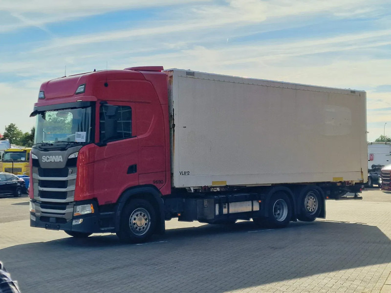 Scania S500 NGS Highline 6x2 - BDF - Full air - Loadlift - Box - Navi - Retarder - Autocarro portacontainer/ Caisse interchangeable: foto 3 Scania S500 NGS Highline 6x2 - BDF - Full air - Loadlift - Box - Navi - Retarder - Autocarro portacontainer/ Caisse interchangeable: foto 3
