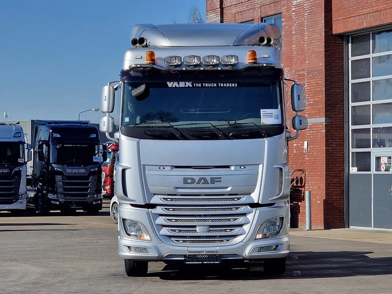 DAF XF 440 SpaceCab 4x2 - Full spoiler - Alloy wheels - Air horn - Light bar - Trattore stradale: foto 2 DAF XF 440 SpaceCab 4x2 - Full spoiler - Alloy wheels - Air horn - Light bar - Trattore stradale: foto 2