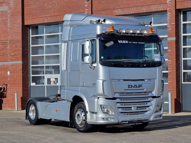 DAF XF 440 SpaceCab 4x2 - Full spoiler - Alloy wheels - Air horn - Light bar - Trattore stradale: foto 1 DAF XF 440 SpaceCab 4x2 - Full spoiler - Alloy wheels - Air horn - Light bar - Trattore stradale: foto 1