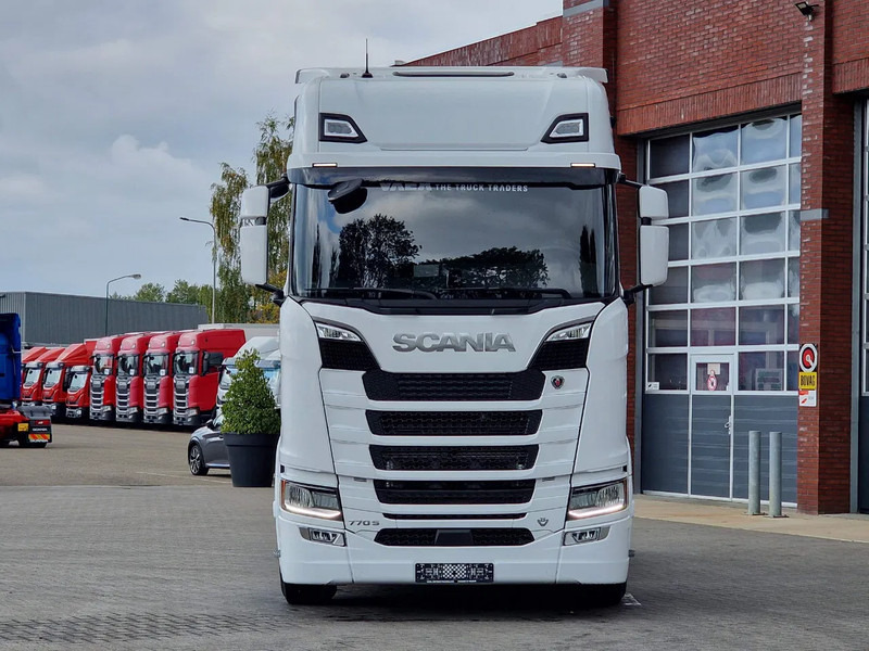 Scania 770S V8 NGS Highline 6x2/4 - New - Old dashboard - Full spec - Retarder - Night clima - Led - Leather - Navi - Trattore stradale: foto 2 Scania 770S V8 NGS Highline 6x2/4 - New - Old dashboard - Full spec - Retarder - Night clima - Led - Leather - Navi - Trattore stradale: foto 2