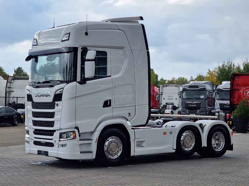 Scania 770S V8 NGS Highline 6x2/4 - New - Old dashboard - Full spec - Retarder - Night clima - Led - Leather - Navi - Trattore stradale: foto 3 Scania 770S V8 NGS Highline 6x2/4 - New - Old dashboard - Full spec - Retarder - Night clima - Led - Leather - Navi - Trattore stradale: foto 3