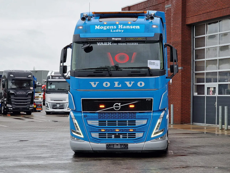 Volvo FH 13.500 Globetrotter 6x2 - I Save - PTO/hydraulics - Full air - Custom interior - Trattore stradale: foto 2 Volvo FH 13.500 Globetrotter 6x2 - I Save - PTO/hydraulics - Full air - Custom interior - Trattore stradale: foto 2