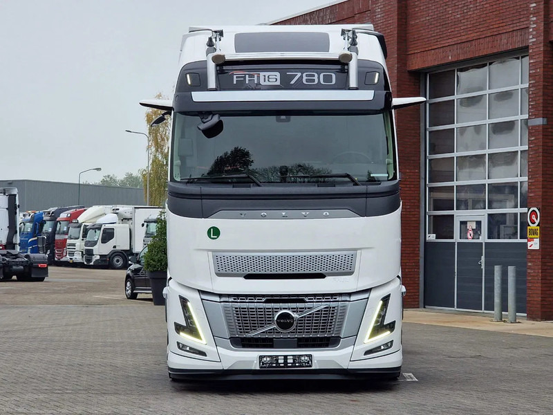 Volvo FH 16 780 Aero Globetrotter XL 4x2 - NEW - Full spec - Retarder - Full air - 2x tank - Trattore stradale: foto 2 Volvo FH 16 780 Aero Globetrotter XL 4x2 - NEW - Full spec - Retarder - Full air - 2x tank - Trattore stradale: foto 2