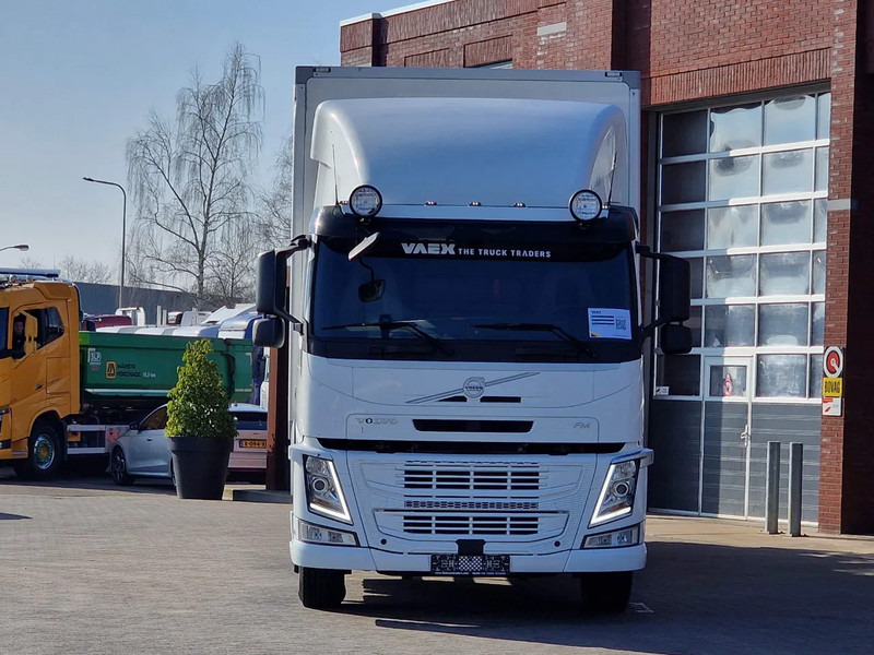 Volvo FM 330 4x2 - Carrier MT 18 Frigo - Loadlift - Full air - Sleepercab - Autocarro frigorifero: foto 2 Volvo FM 330 4x2 - Carrier MT 18 Frigo - Loadlift - Full air - Sleepercab - Autocarro frigorifero: foto 2