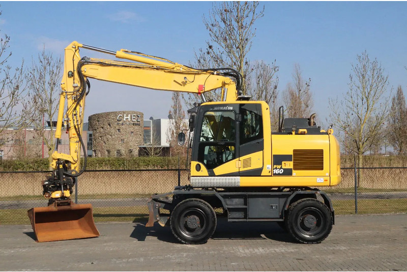 Komatsu PW160-11 | ENGCON TILTROTATOR | BUCKET | TRAILER HYDR. - Escavatore gommato: foto 1 Komatsu PW160-11 | ENGCON TILTROTATOR | BUCKET | TRAILER HYDR. - Escavatore gommato: foto 1