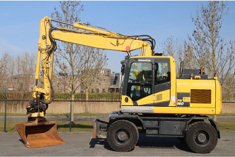 Komatsu PW160-11 | ENGCON TILTROTATOR | BUCKET | TRAILER HYDR. - Escavatore gommato: foto 1 Komatsu PW160-11 | ENGCON TILTROTATOR | BUCKET | TRAILER HYDR. - Escavatore gommato: foto 1