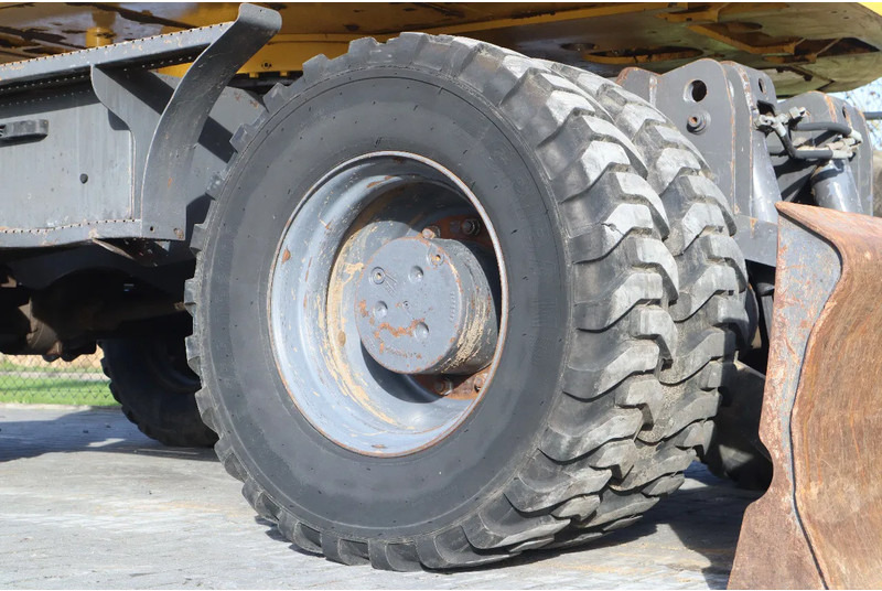 Leasing di New Holland MH CITY | TILT BUCKET | QUICK COUPLER | DOZER BLADE New Holland MH CITY | TILT BUCKET | QUICK COUPLER | DOZER BLADE: foto 8 Leasing di New Holland MH CITY | TILT BUCKET | QUICK COUPLER | DOZER BLADE New Holland MH CITY | TILT BUCKET | QUICK COUPLER | DOZER BLADE: foto 8