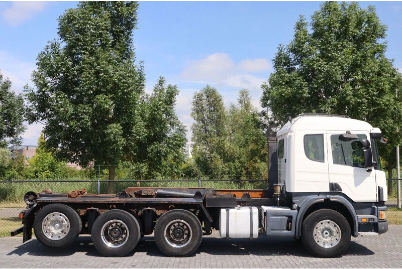 Scania P124-420 | 8X4 | HOOKLIFT | MANUAL | BIG AXLES | EURO 3 - Autocarro scarrabile: foto 4 Scania P124-420 | 8X4 | HOOKLIFT | MANUAL | BIG AXLES | EURO 3 - Autocarro scarrabile: foto 4