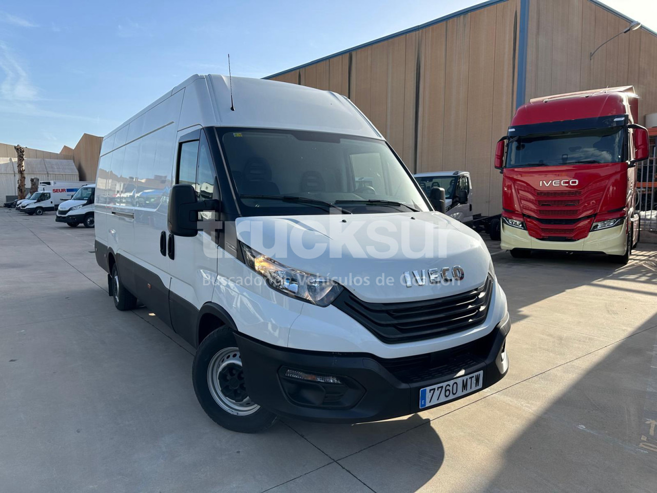 IVECO DAILY 35S16 F 16M3 - Furgone box: foto 2 IVECO DAILY 35S16 F 16M3 - Furgone box: foto 2