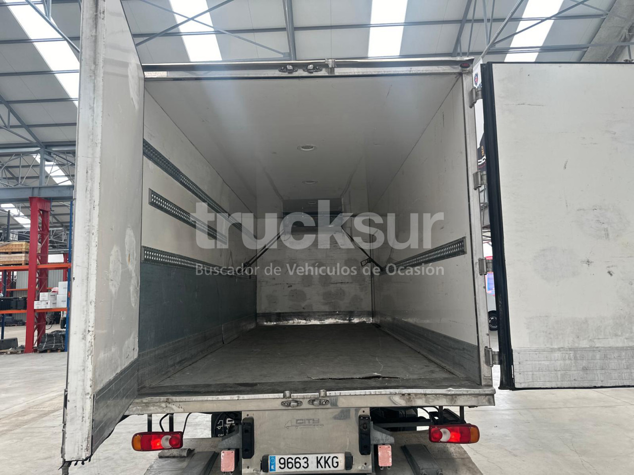 RENAULT D 12.210 - Autocarro frigorifero: foto 5 RENAULT D 12.210 - Autocarro frigorifero: foto 5