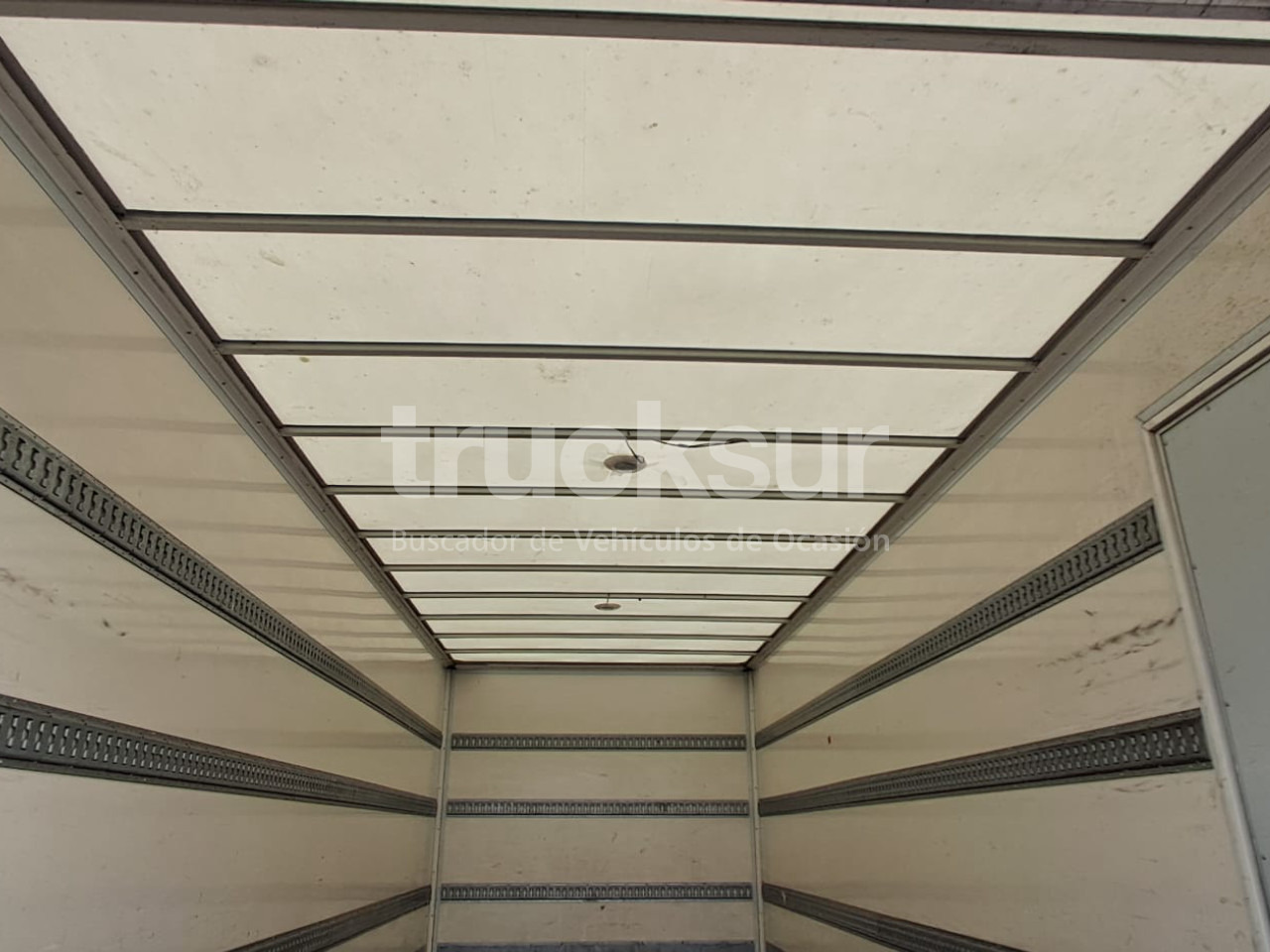 Autocarro furgonato RENAULT D12.240: foto 9