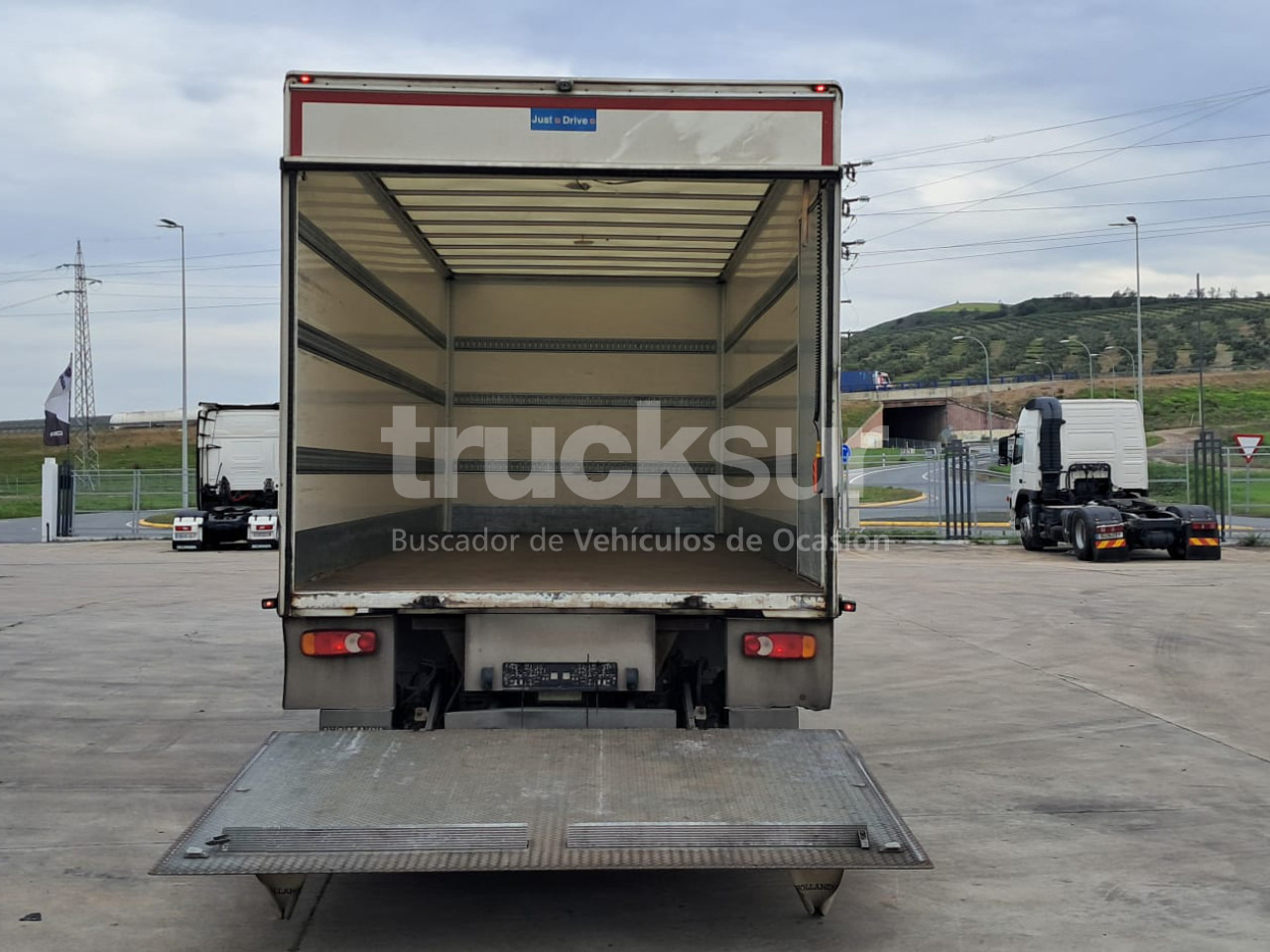 Autocarro furgonato RENAULT D12.240: foto 7