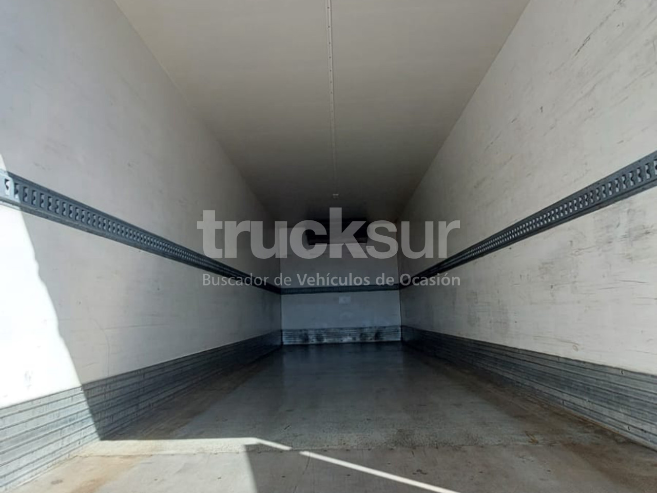 Autocarro frigorifero RENAULT D280: foto 7