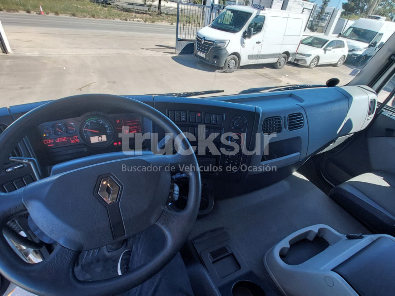 Autocarro frigorifero RENAULT D280: foto 8