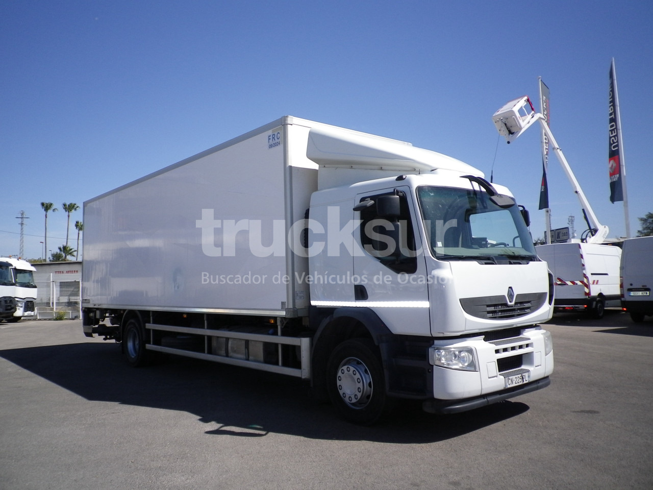 RENAULT PREMIUM 270.18 - Autocarro frigorifero: foto 2 RENAULT PREMIUM 270.18 - Autocarro frigorifero: foto 2