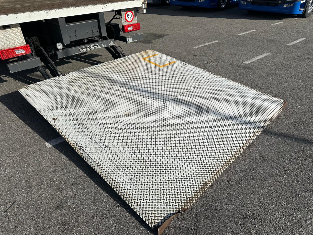 Camion centinato SCANIA P320: foto 8