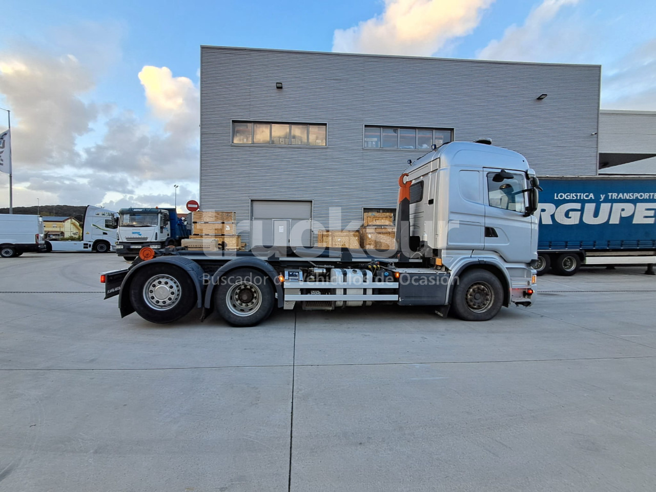 SCANIA R580.26 ejes 6x2*4 - Autocarro scarrabile: foto 4 SCANIA R580.26 ejes 6x2*4 - Autocarro scarrabile: foto 4