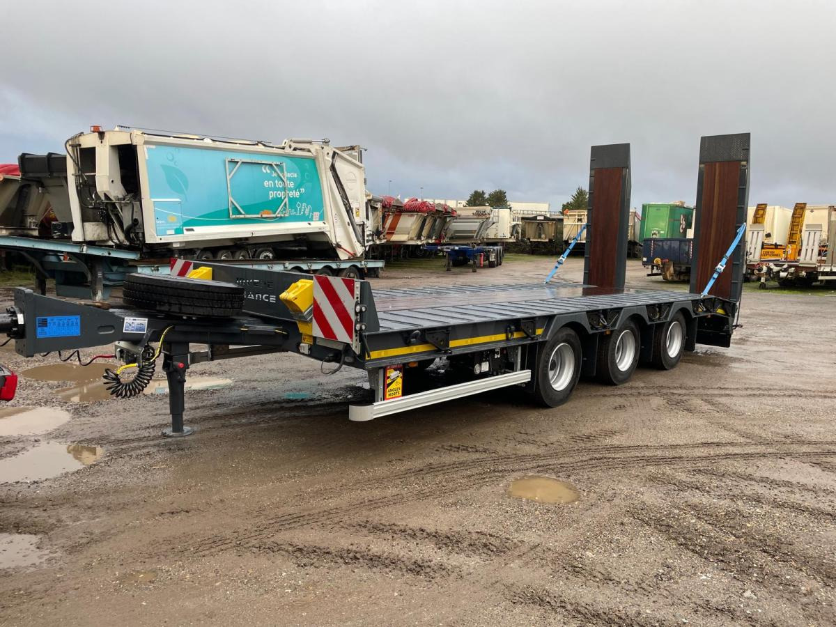 Invepe - Rimorchio pianale ribassato: foto 2 Invepe - Rimorchio pianale ribassato: foto 2