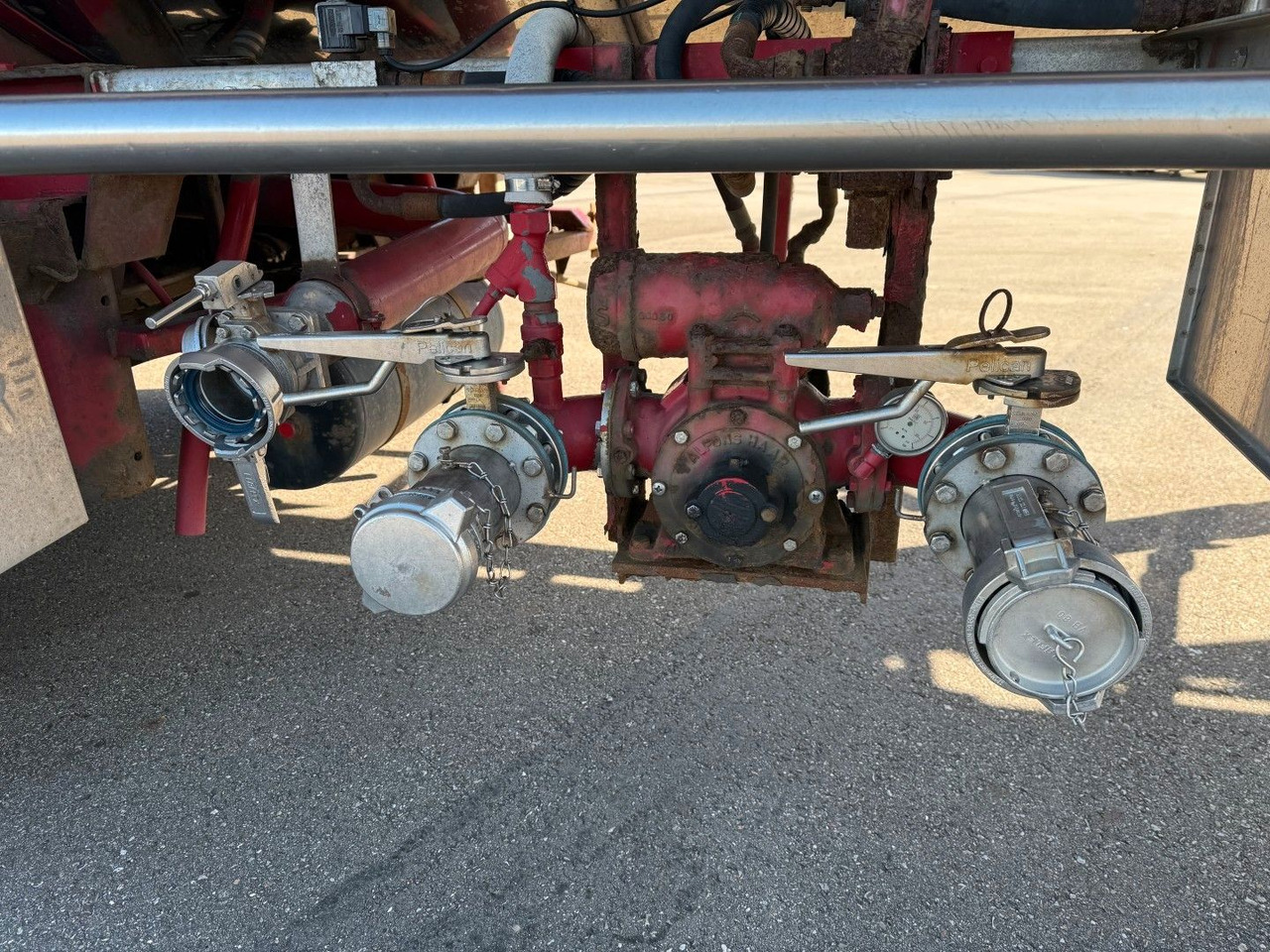 Burg 3 axle 3 compartments 32.200 L ADR - Semirimorchio cisterna: foto 5 Burg 3 axle 3 compartments 32.200 L ADR - Semirimorchio cisterna: foto 5