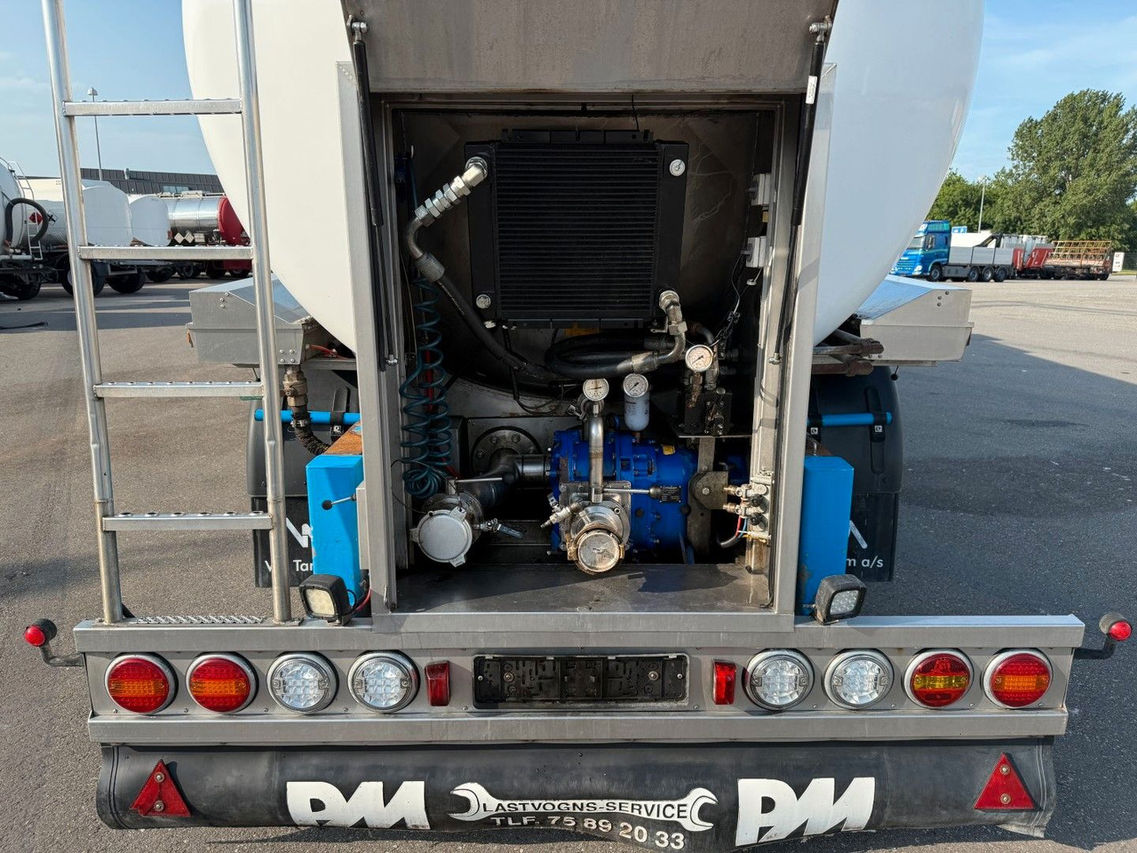 Burg VM Tarm 4 axle 33.000 L Vogelsang - Semirimorchio cisterna: foto 5 Burg VM Tarm 4 axle 33.000 L Vogelsang - Semirimorchio cisterna: foto 5