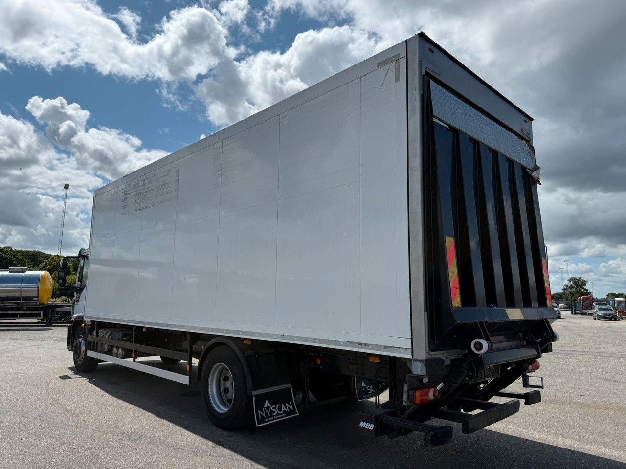Iveco 180E32 4x2 Schmitz / Thermo King T-1200R Spectru Iveco 180E32 4x2 Schmitz / Thermo King T-1200R Spectru - Autocarro frigorifero: foto 4 Iveco 180E32 4x2 Schmitz / Thermo King T-1200R Spectru Iveco 180E32 4x2 Schmitz / Thermo King T-1200R Spectru - Autocarro frigorifero: foto 4