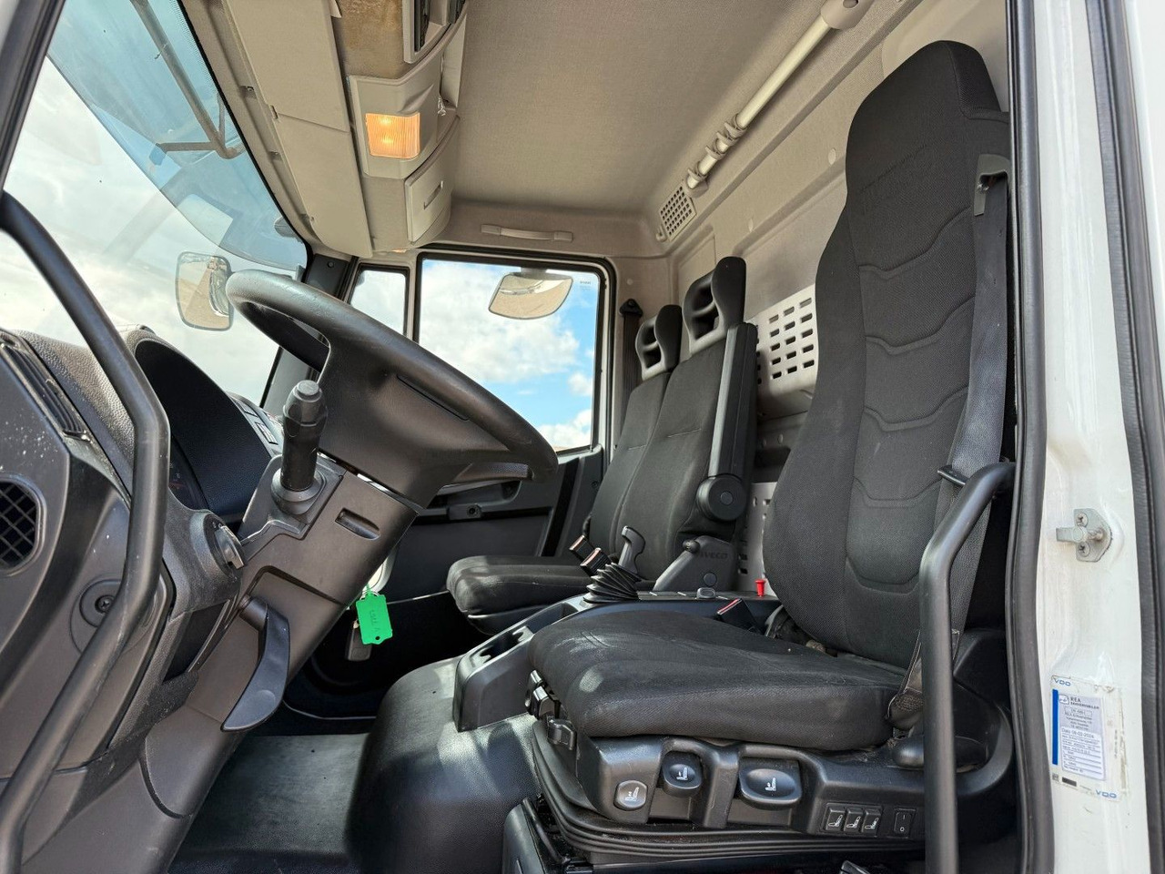 Iveco 180E32 4x2 Schmitz / Thermo King T-1200R Spectru Iveco 180E32 4x2 Schmitz / Thermo King T-1200R Spectru - Autocarro frigorifero: foto 5 Iveco 180E32 4x2 Schmitz / Thermo King T-1200R Spectru Iveco 180E32 4x2 Schmitz / Thermo King T-1200R Spectru - Autocarro frigorifero: foto 5