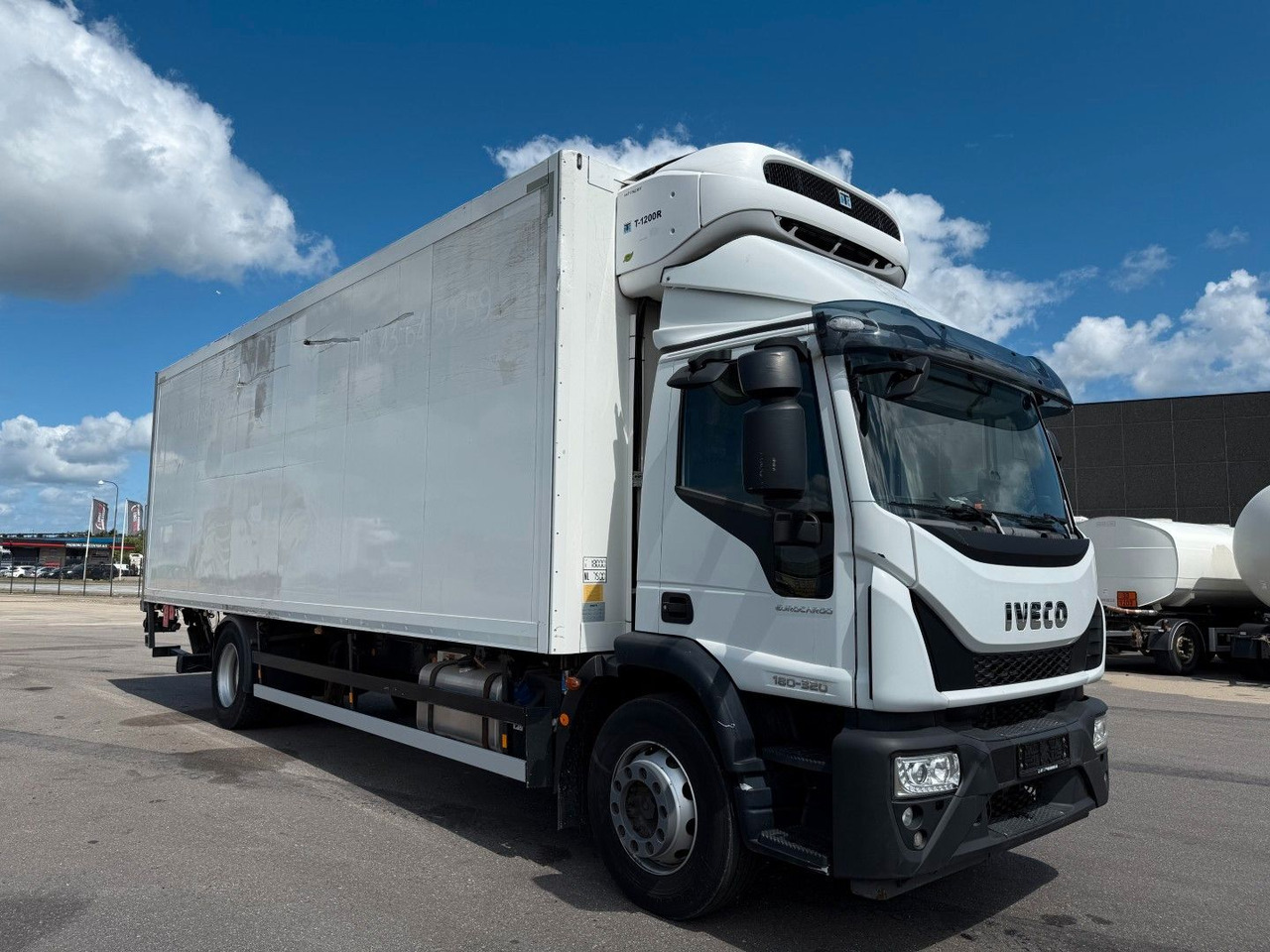 Iveco 180E32 4x2 Schmitz / Thermo King T-1200R Spectru Iveco 180E32 4x2 Schmitz / Thermo King T-1200R Spectru - Autocarro frigorifero: foto 2 Iveco 180E32 4x2 Schmitz / Thermo King T-1200R Spectru Iveco 180E32 4x2 Schmitz / Thermo King T-1200R Spectru - Autocarro frigorifero: foto 2