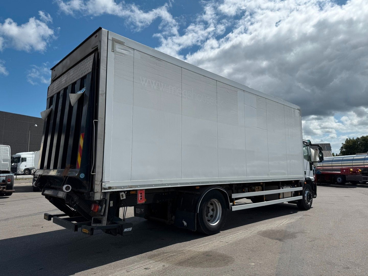 Iveco 180E32 Schmitz / Thermo King T-1200R Spectrum Iveco 180E32 Schmitz / Thermo King T-1200R Spectrum - Autocarro frigorifero: foto 3 Iveco 180E32 Schmitz / Thermo King T-1200R Spectrum Iveco 180E32 Schmitz / Thermo King T-1200R Spectrum - Autocarro frigorifero: foto 3