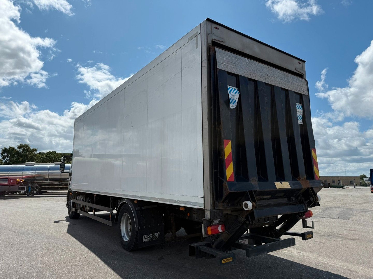 Iveco 180E32 Schmitz / Thermo King T-1200R Spectrum Iveco 180E32 Schmitz / Thermo King T-1200R Spectrum - Autocarro frigorifero: foto 4 Iveco 180E32 Schmitz / Thermo King T-1200R Spectrum Iveco 180E32 Schmitz / Thermo King T-1200R Spectrum - Autocarro frigorifero: foto 4