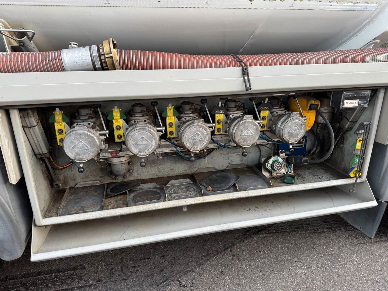 MAN TGS 35.480 8x2*6 Euro 6 23.000 l ADR Tanktruck - Camion cisterna: foto 5 MAN TGS 35.480 8x2*6 Euro 6 23.000 l ADR Tanktruck - Camion cisterna: foto 5