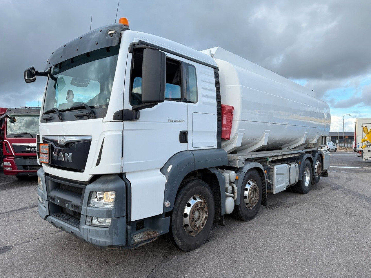 MAN TGS 35.480 8x2*6 Euro 6 23.000 l ADR Tanktruck - Camion cisterna: foto 1 MAN TGS 35.480 8x2*6 Euro 6 23.000 l ADR Tanktruck - Camion cisterna: foto 1