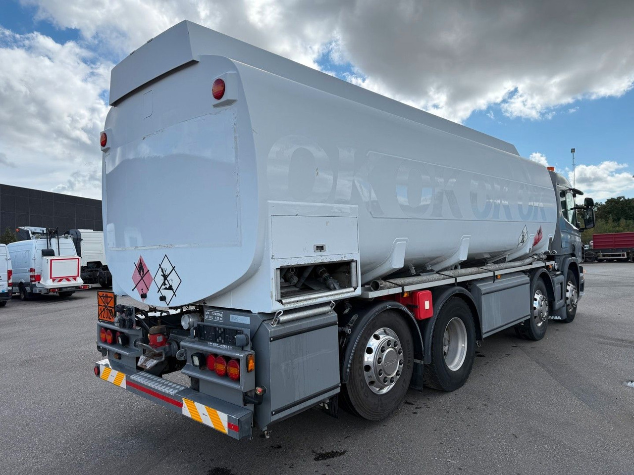 Scania P400 8x2*6 HMK Bilcon 24.000 l. ADR Euro 5 - Camion cisterna: foto 3 Scania P400 8x2*6 HMK Bilcon 24.000 l. ADR Euro 5 - Camion cisterna: foto 3