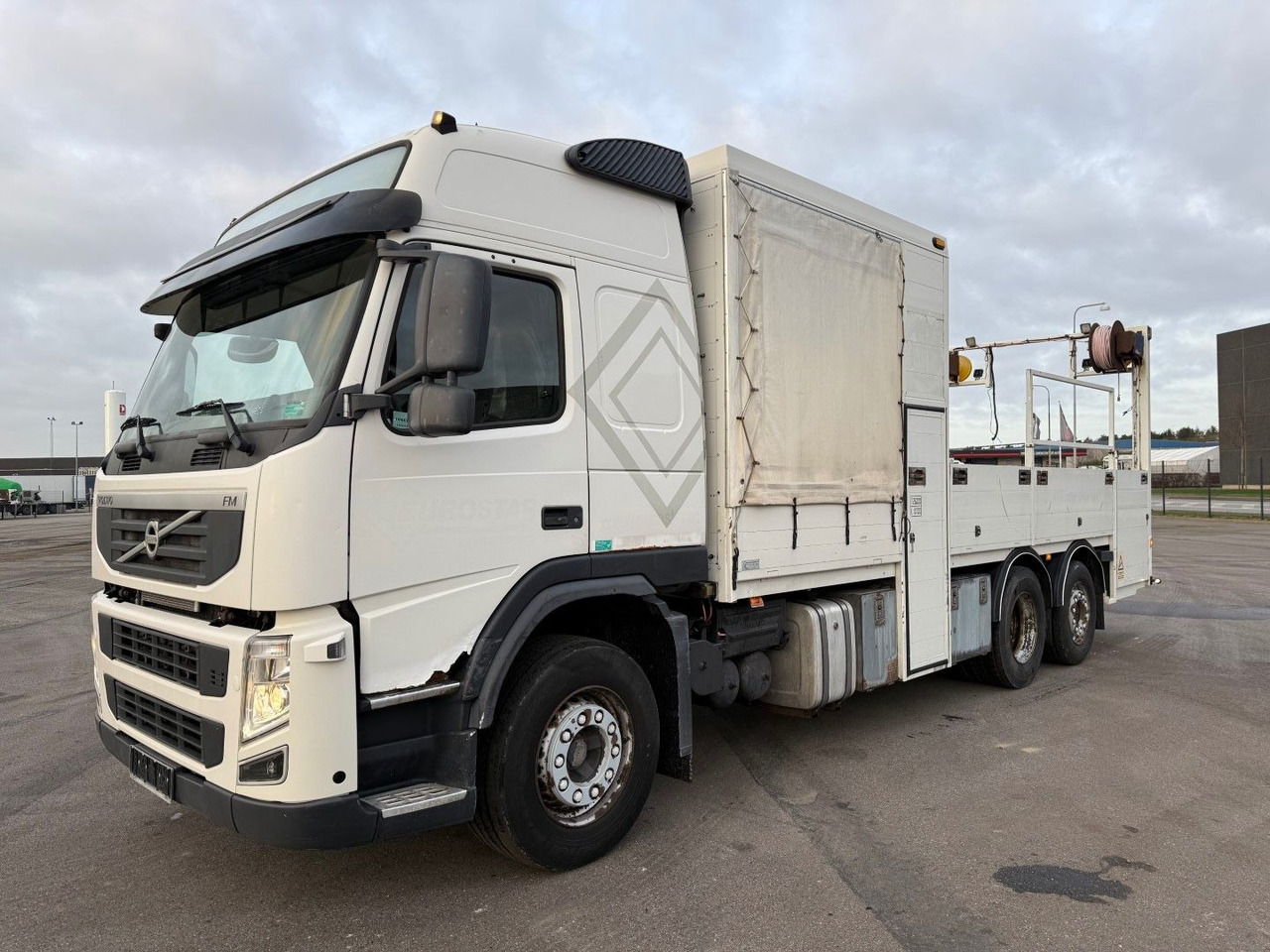 Volvo FM 410 6x2 Euro 5 - Autocarro con pianale/ Cassone fisso: foto 1 Volvo FM 410 6x2 Euro 5 - Autocarro con pianale/ Cassone fisso: foto 1