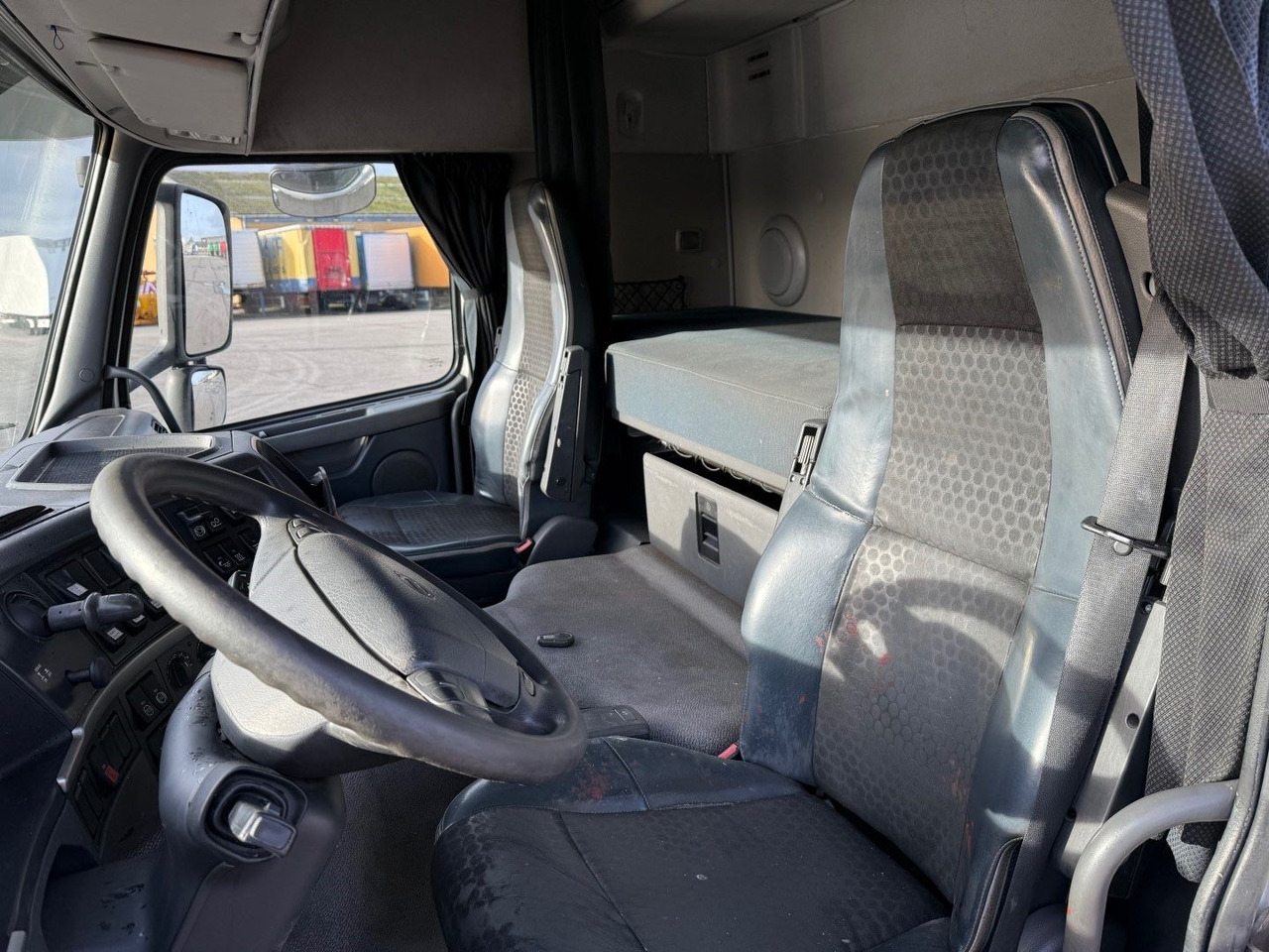 Volvo FM 410 6x2 Euro 5 - Autocarro con pianale/ Cassone fisso: foto 5 Volvo FM 410 6x2 Euro 5 - Autocarro con pianale/ Cassone fisso: foto 5
