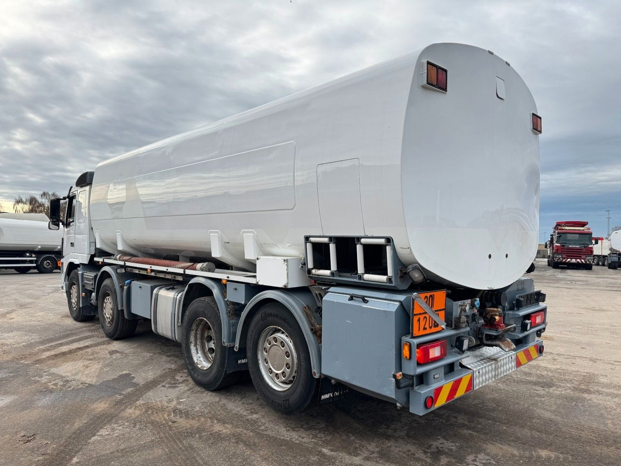 Volvo FM 440 8x2*6 24.000 l. ADR Tanktruck - Camion cisterna: foto 4 Volvo FM 440 8x2*6 24.000 l. ADR Tanktruck - Camion cisterna: foto 4