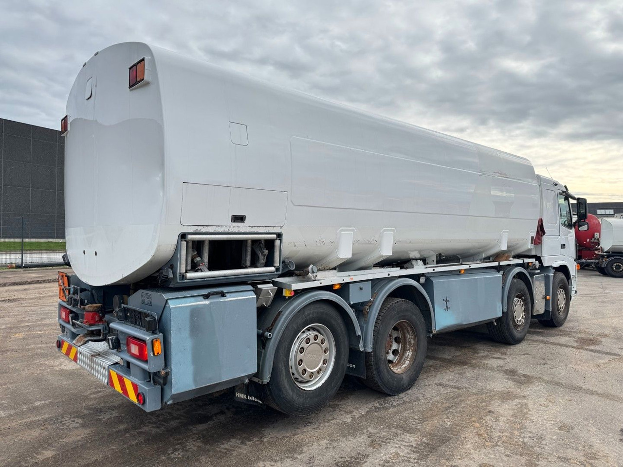 Volvo FM 440 8x2*6 24.000 l. ADR Tanktruck - Camion cisterna: foto 3 Volvo FM 440 8x2*6 24.000 l. ADR Tanktruck - Camion cisterna: foto 3